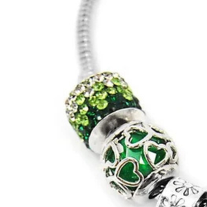   Bracelet à breloques rond vert pour femme, bijoux élégants de couleur verte et dorée inspirés des sororités, pendentif rond élégant pour poignet - Product Image 2