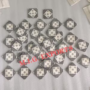 Tarjetas/Tabletas de hueso de búfalo utilizadas en el tejido de tarjetas (tabletas) para crear bandas estrechas e intrincadas controlando los hilos del urdimbre. - Product Image 2