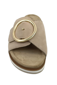 Sandalias de Plataforma Beige de Gamuza con Punta Abierta, Acolchadas, Planas, para Verano, con Decoración de Hebilla Dorada - Product Image 2