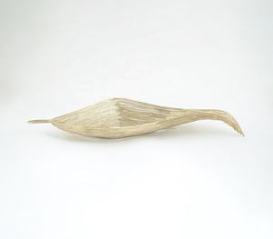 Fabricant de plateaux de service en fer structuré de feuilles de ficus artisanales occidentales minimalistes de qualité grossiste - Product Image 2