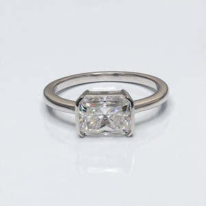 Anillo de compromiso de moda estilo East West con moissanita de corte radiante de 3 CT, engaste de media bisel, plata de ley 925, regalo de aniversario - Product Image 1