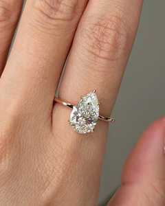 Anillo de Compromiso con Diamante Cultivado en Laboratorio de 3 Quilates, Corte Pera, Oro Amarillo de 14k, Anillo Solitario con Forma de Pera, Certificado IGI - Product Image 5