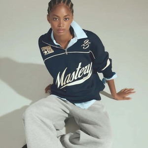 Sudadera de Mujer Azul Marino con Media Cremallera, Manga Larga, Tejido de Algodón, Logotipo Bordado, Estilo Casual para Otoño, de Twin City - Product Image 3