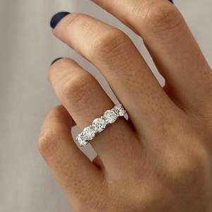 แหวนครบรอบ 2.5 กะรัต เพชรเพาะเลี้ยงในห้องปฏิบัติการ ทองคำขาว 14k แบบครึ่งวงแหวน ประดับเพชรแบบ Trellis - Product Image 1