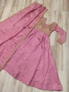 Traje Anarkali Moderno de Seda con Lentejuelas Bordadas para Fiesta, Boda, Diwali y Baile de Graduación - Largo hasta el Suelo, Secado Rápido - Product Image 6