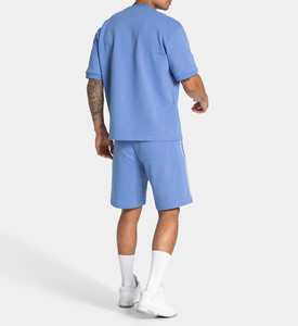 Costume deux pièces décontracté pour homme à manches courtes d'été OEM avec doublure contrastée en tissu polyester-coton respirant et à séchage rapide - Product Image 1