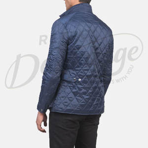 Veste matelassée bleu marine sur mesure pour homme, coupe ajustée, avec surpiqûres en losange, manteau d'hiver rembourré avec plusieurs poches et col à boucle - Product Image 2