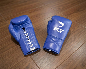 Set de Guantes de Boxeo MMA Fly Superlace, Cuero Vacuno Personalizado, Antideslizantes, Transpirables, Protector de Cabeza y Protector Inguinal Azul - Product Image 5