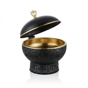 Plat à réchaud rond noir mat et or avec base à motif floral découpé au laser et couvercle à charnière, chauffe-plats de buffet - Product Image 1