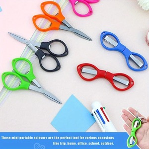 Outil à ongles pliable en acier inoxydable bleu avec lame courbée, pour droitiers, adapté à une utilisation à la maison et en voyage, avec porte-clés - Product Image 5