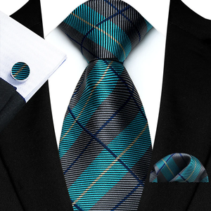 Conjunto de corbata de seda para hombre con estampado a cuadros naranja, gemelos y pañuelo de bolsillo, estilo clásico para uso empresarial. - Product Image 3
