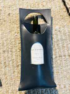 Funda para Botella de Vino de Cuero Genuino Vintage Hecha a Mano por Imra Impex, con Correa, Duradera, Impermeable, Protectora y a Prueba de Polvo - Product Image 1