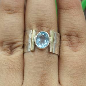 Anillo de Plata de Ley 925 con Topacio Azul Natural, Anillo Ancho de Latón con Gema Ovalada Hecha a Mano, Anillo Bohemio Martillado, Joyería Artesanal para Mujer - Product Image 3