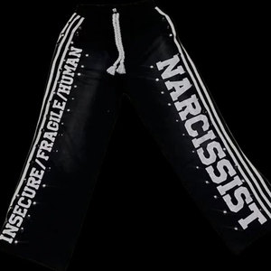 Ensemble deux pièces rétro à sequins pour homme - Tenue streetwear Y2K hip-hop avec t-shirt oversize à imprimé lettres et pantalon de survêtement décontracté - Product Image 2