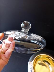 ชามโลหะขนาดใหญ่สไตล์วินเทจพร้อมฝาคริสตัลลายดอกไม้ เหมาะสำหรับใส่ถั่ว ลูกเกด หรือคุกกี้ชิ้นเล็กๆ สำหรับงานเลี้ยงสังสรรค์หรือใช้ในชีวิตประจำวัน - Product Image 3