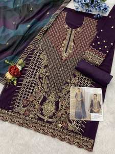 Shalwar Kameez en Georgette Glamour avec des Détails en Jari et des Pierres, Dupatta en Soie Organza, Édition Ethnique Tendance - Product Image 5