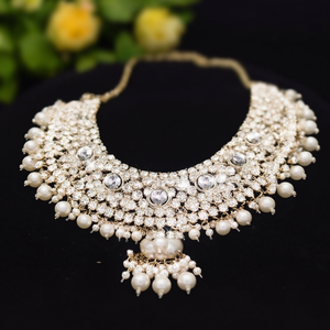 Collier ras du cou plaqué or 18 carats de créateur avec chaînes à motifs de perles, diamants et cristaux pour soirée 10575556WH - Product Image 3