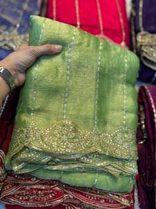 Sari de soirée en satin de soie pour femme Fendy, magnifique broderie de sequins, anti-humidité, infroissable, bordure contrastante, fabriqué sur mesure - Product Image 2