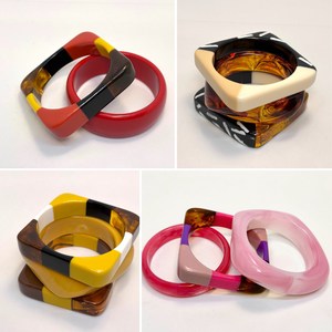 Brazalete de Resina Geométrico de Diseño Irregular, Colorido y Artístico, Joyería para Mujer, Accesorios Acrílicos Modernos y Elegantes - Product Image 1