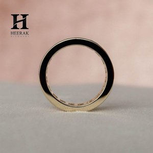 Anillo de Eternidad Personalizado de Oro de 14K con Diamantes Cultivados en Laboratorio con Corte Baguette, Certificado IGI, VVS EF, Brillante, para Mujer - Product Image 3