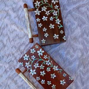 กระเป๋าคลัทช์เปลือกไม้คุณภาพสูง – กระเป๋าออกงานแบบแข็งสุดหรู – ดีไซน์ฝังมุก – กระเป๋าสำหรับงานแต่งงานและงานปาร์ตี้จากดีไซเนอร์ สั่งซื้อจำนวนมาก - Product Image 4