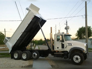 FAIRLY USED MA CK GRANITE 500HP 12000KM 8CYLINDERS AUTOMATIC <b>TRANSMISSION</b> - Product Image 4