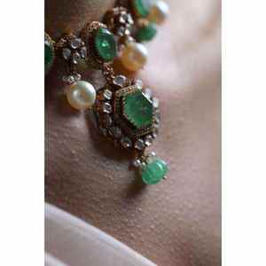 Joyería de moda nupcial, conjunto de collar y aretes tipo gargantilla para boda en plata de ley 925 con piedras verdes y perlas - Product Image 4