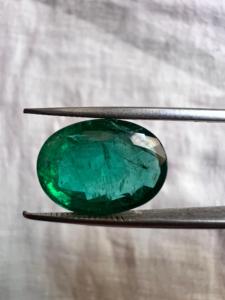 Émeraude naturelle zambienne de qualité AAA, 8,32 carats, taille ovale – Pierre précieuse de luxe vert forêt profond pour bijoux haut de gamme et vente en gros - Product Image 3