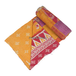 Colcha Kantha Hecha a Mano, Colcha India Reversible Cosida a Mano, Manta Pesada de Sari Antiguo, Patchwork Pesado de 3 a 5 Capas, Kantha Antiguo - Product Image 1