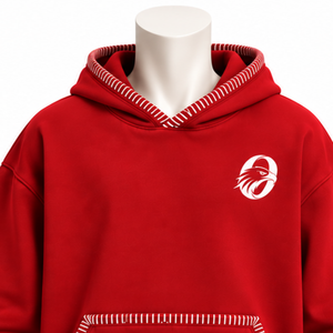 เสื้อฮู้ดดี้โอเวอร์ไซส์สีแดง แต่งขอบด้วยการเย็บแบบดิสเทรส พร้อมกระเป๋าจิงโจ้ ตัดเย็บด้วยด้ายตัดสี ทรงหลวม สวมใส่สบาย - Product Image 3