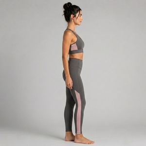 Ensemble de yoga noir uni pour femme, comprenant un crop top dos nageur et un legging taille haute avec poches, tenue de sport, fabrication OEM, marque privée - Product Image 5