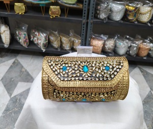 Bolso de Mano Tipo Clutch para Mujer, Estilo Indio, Chapado en Oro, Hecho a Mano en Metal, del Estado de Uttar Pradesh - Product Image 4