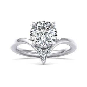 Anillo de fiesta de plata con moissanita de forma redonda y diseño de corona delicada, con base de racimo puntiaguda y moderna. - Product Image 3