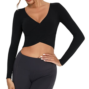เสื้อยืดครอปแขนสามส่วน คอกลม ทรงพอดีตัว สำหรับผู้หญิง ดีไซน์เก๋ด้านหน้า ผ้าเนื้อดี เป็นมิตรต่อสิ่งแวดล้อม - Product Image 1