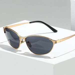 Gafas de ojo de gato retro de metal de alta calidad para mujer, montura lisa, estilo coreano, espejo plano, de gran valor y tendencia. - Product Image 1