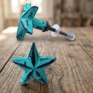 Bouton de meuble en fonte émaillée turquoise, finition vieillie, design industriel, écologique et durable pour tiroirs et poignées de meubles - Product Image 1