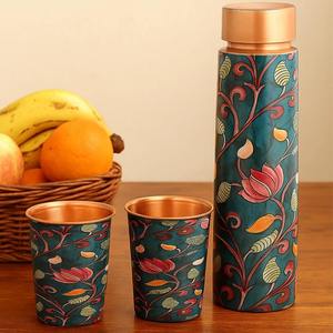 Ensemble de bouteilles d'eau en cuivre à imprimé floral, vaisselle décorative avec deux tasses, réutilisable, cadeau, collection pour le bureau, la maison et la table - Product Image 1