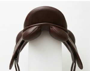 Selle de dressage et d'endurance pour chevaux de course anglaise, qualité supérieure, personnalisable, en cuir véritable avec arceau en bois/plastique - Product Image 2