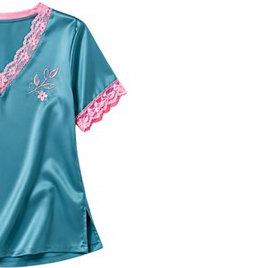 Ensemble de pyjama personnalisé pour femme en satin bleu sarcelle avec dentelle, haut à manches courtes col en V et short, vêtements de nuit doux, vêtements de détente, OEM personnalisé - Product Image 3