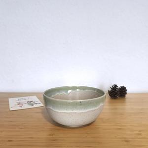 ชามเซรามิกทรงลึก ดีไซน์เรียบง่าย สีเขียวมะกอกเคลือบลายจุด ทนทาน ปลอดภัยสำหรับอาหาร เหมาะสำหรับการรับประทานอาหารในทุกวันในสไตล์โมเดิร์น - Product Image 3