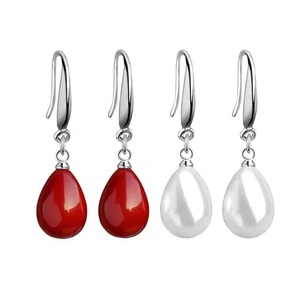 Pendientes de Perlas Naturales con Cuentas de Rubí, Diseño Clásico, Unisex, con Perlas Redondas de Cobre, Ecológicos - Product Image 1