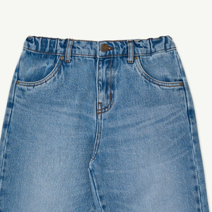 Pantalones de mezclilla premium para niños, estilo Factory Trend, con lavado suave y cierre de botón, servicio OEM, diseño con logotipo. - Product Image 3