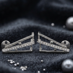 DIVYORO TRIGON <b>STUDS</b> EARRING - Product Image 2