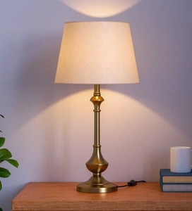 Lampe de table LED sans fil en or brossé avec abat-jour en tissu, style américain, intensité réglable, pour chambres et bureaux - Décoration intérieure classique - Product Image 2