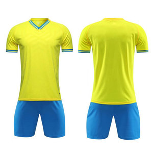 Tenue de football sur mesure, maillot de football à haute élasticité, vêtements de sport durables, kit d'entraînement de football pour hommes, uniformes professionnels - Product Image 1