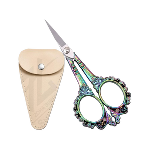 Ciseaux de broderie à lame droite en acier inoxydable pour soins de beauté manucure Petit fourreau pointu et pointu Artisanat Pakistan - Product Image 1