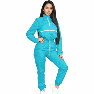 Ensemble de survêtement deux pièces en coton personnalisé pour femme – Ensemble décontracté confortable avec haut court et pantalon de jogging - Product Image 6
