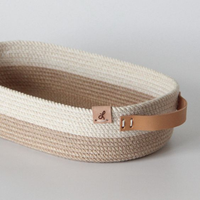 Panier/plateau en osier ovale en jacinthe d'eau tissage en arête de poisson avec poignée en sac de jute Hansd Made HLB 2104/3 Solution de stockage