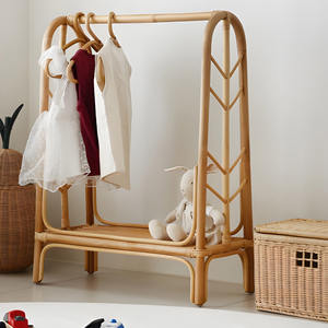 Percheros de ropa de ratán resistentes de la más alta calidad, producidos en Vietnam. - Product Image 1