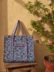 Sac fourre-tout en coton imprimé à la main pour femmes, sac fourre-tout indien matelassé écologique, accessoires de vacances - Product Image 3